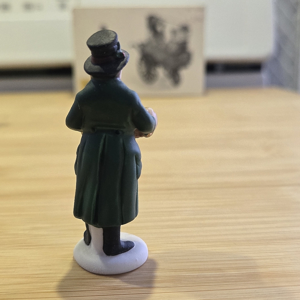 Department 56 Chelsea Market Curiosities Monger & Cart Figurine Set - Like New - Picture 5 of 12